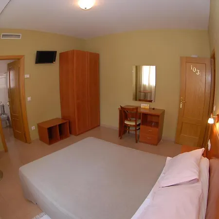 Hotel Dora Plasencia Exterior photo